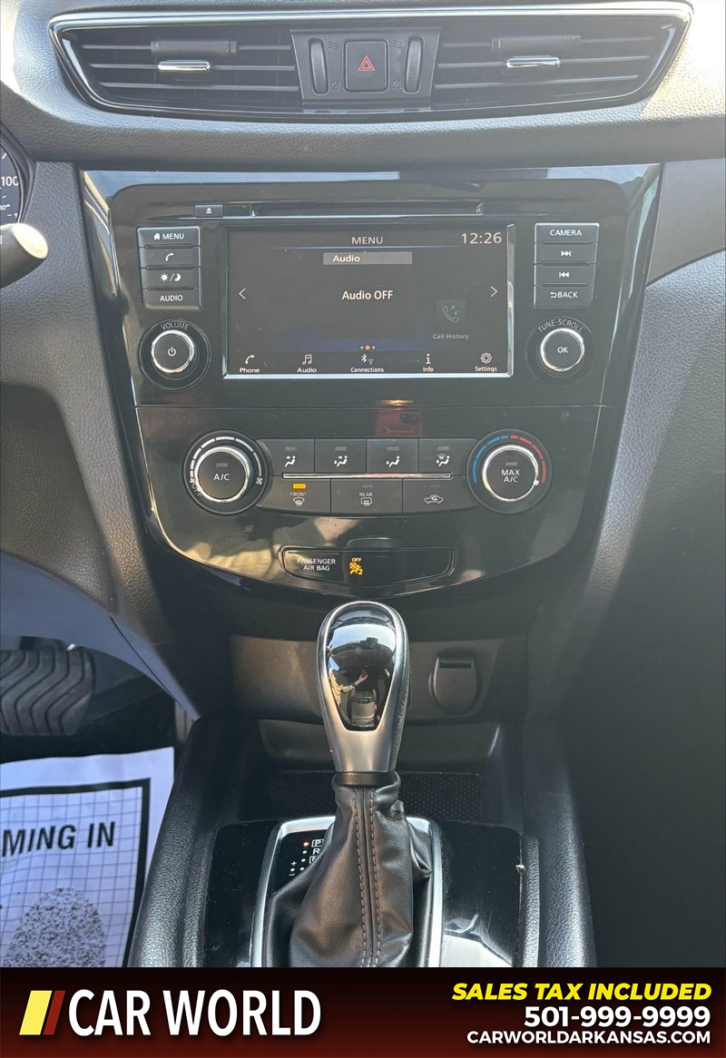 Nissan Rogue Sport Vehicle Full-screen Gallery Image 17