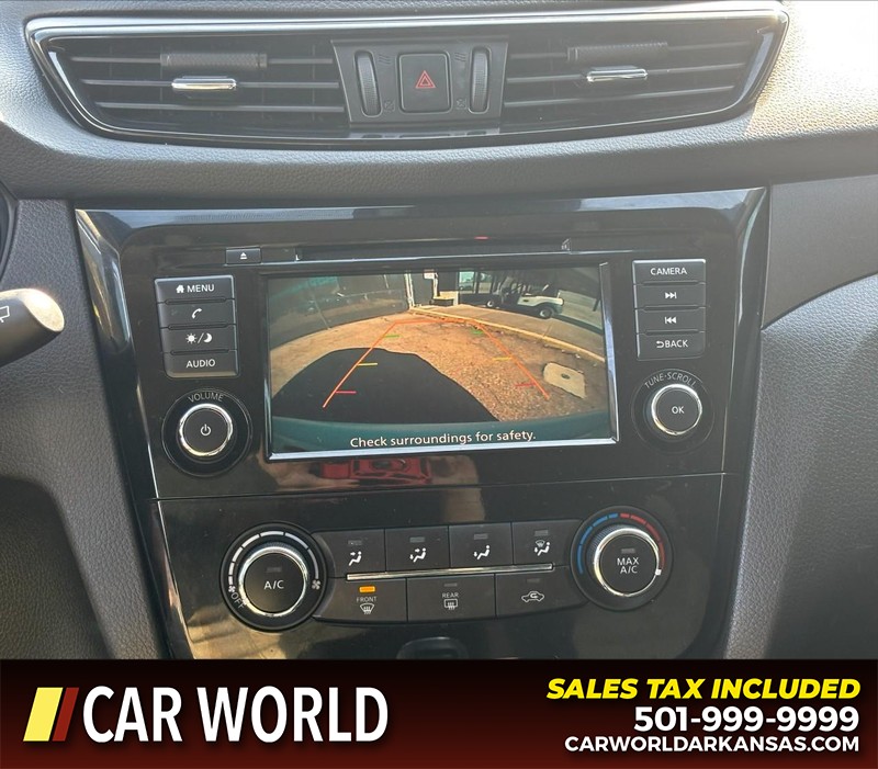 Nissan Rogue Sport Vehicle Full-screen Gallery Image 18