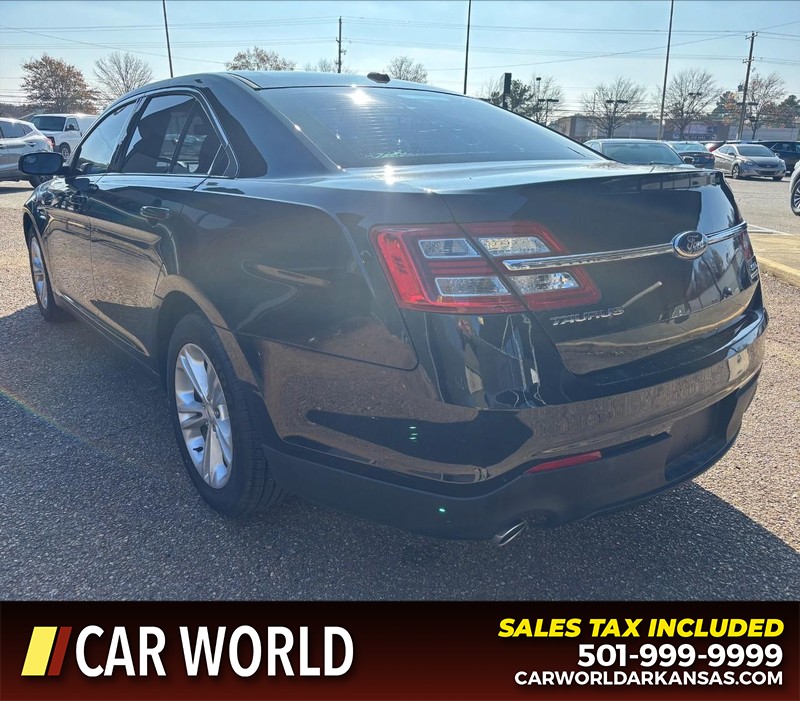 Ford Taurus Vehicle Full-screen Gallery Image 7