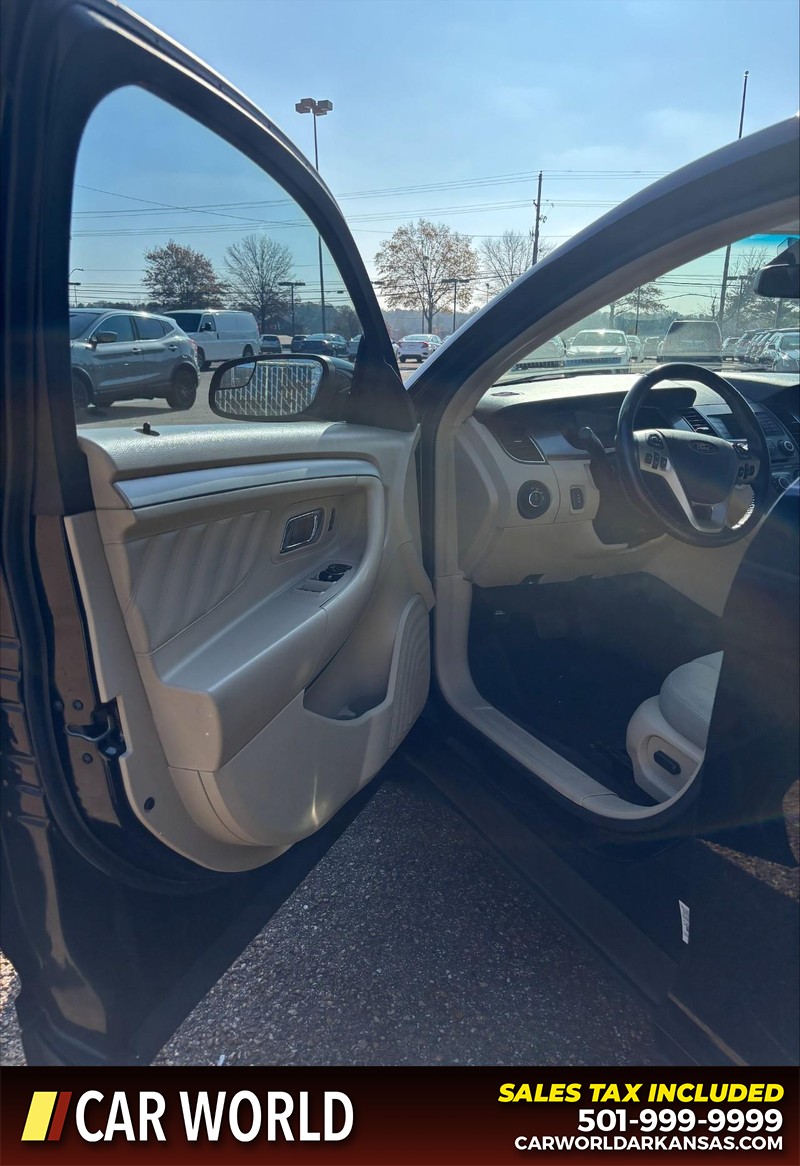 Ford Taurus Vehicle Full-screen Gallery Image 12