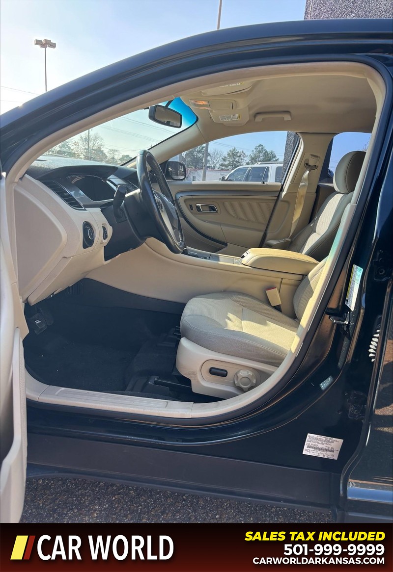 Ford Taurus Vehicle Full-screen Gallery Image 13