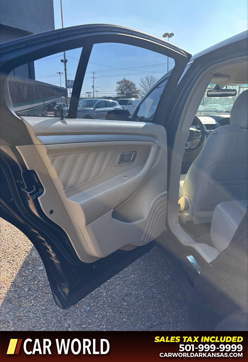 Ford Taurus Vehicle Full-screen Gallery Image 14