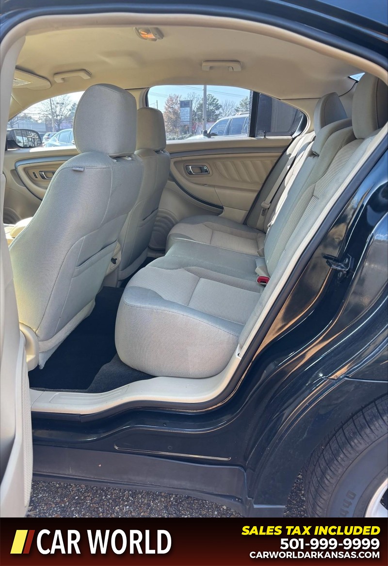 Ford Taurus Vehicle Full-screen Gallery Image 15