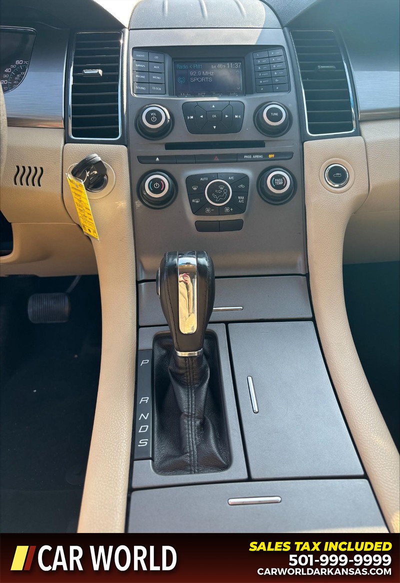 Ford Taurus Vehicle Full-screen Gallery Image 16