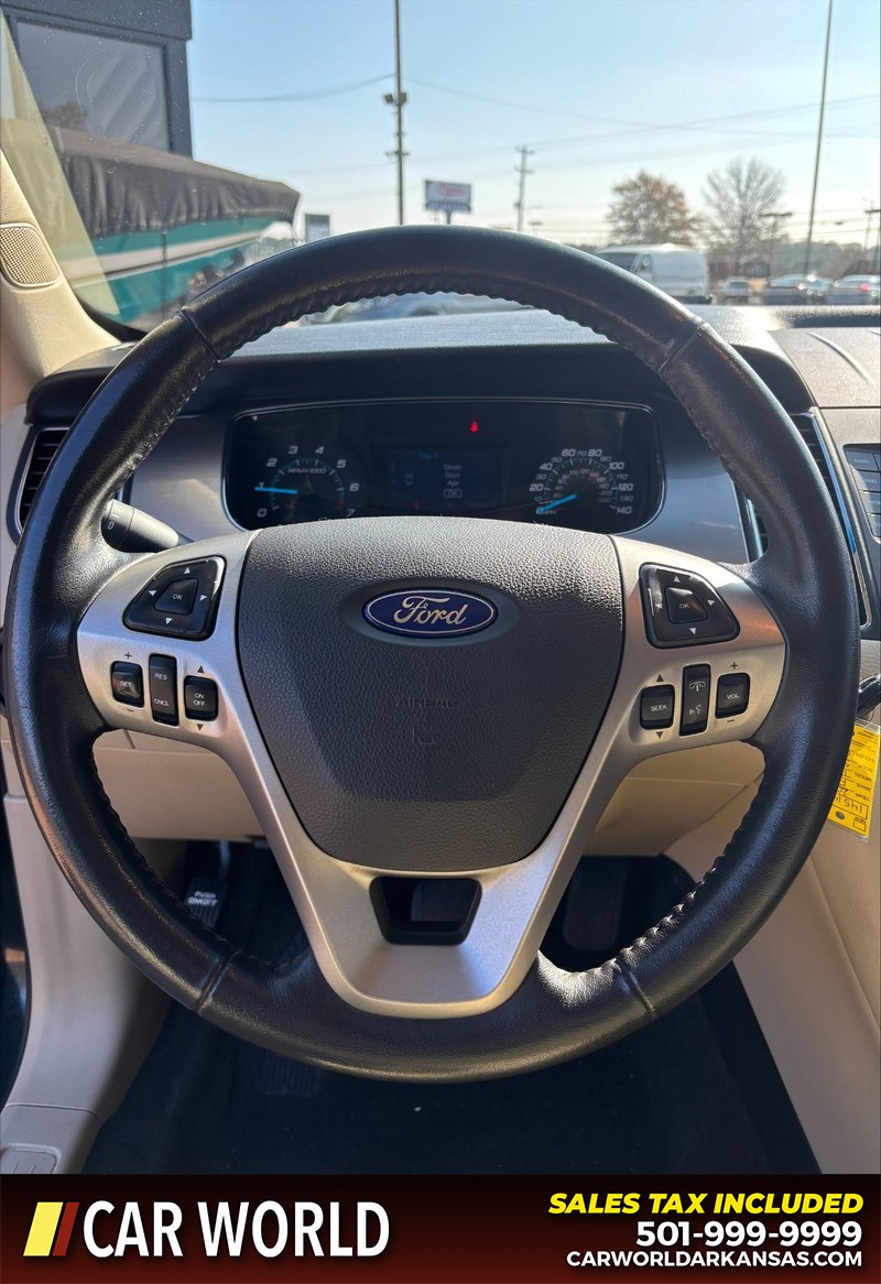 Ford Taurus Vehicle Full-screen Gallery Image 18