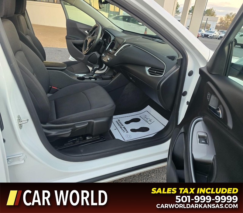 Chevrolet Malibu Vehicle Full-screen Gallery Image 11