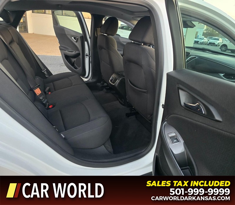 Chevrolet Malibu Vehicle Full-screen Gallery Image 12