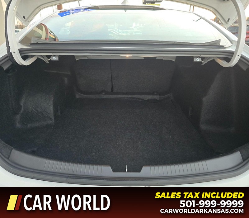 Chevrolet Malibu Vehicle Full-screen Gallery Image 13