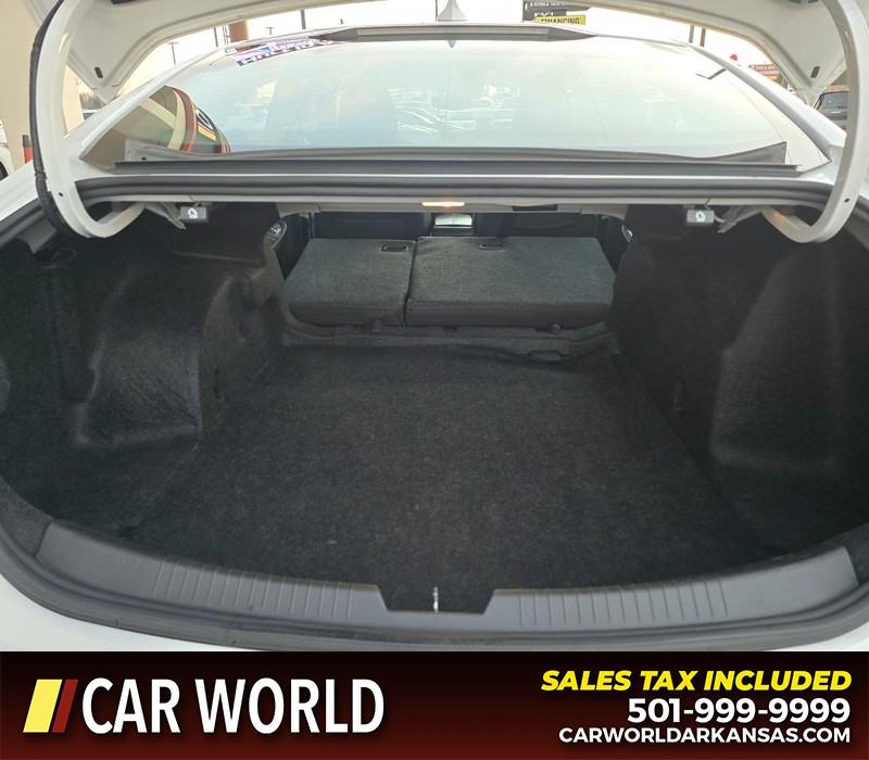 Chevrolet Malibu Vehicle Full-screen Gallery Image 14