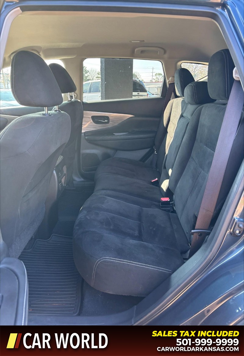 Nissan Murano Vehicle Full-screen Gallery Image 15