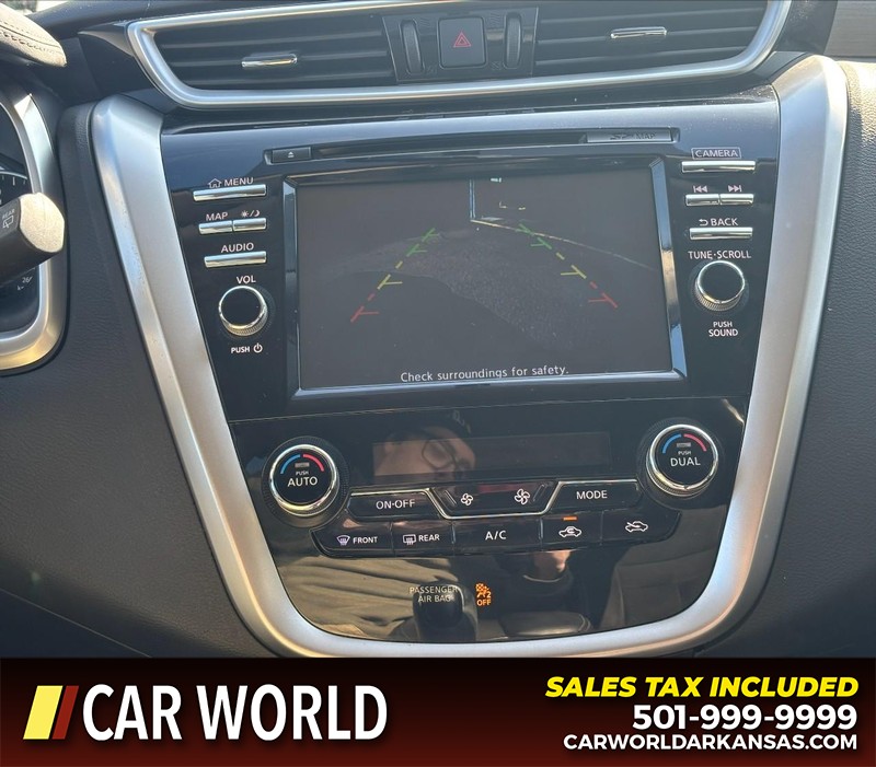 Nissan Murano Vehicle Full-screen Gallery Image 18