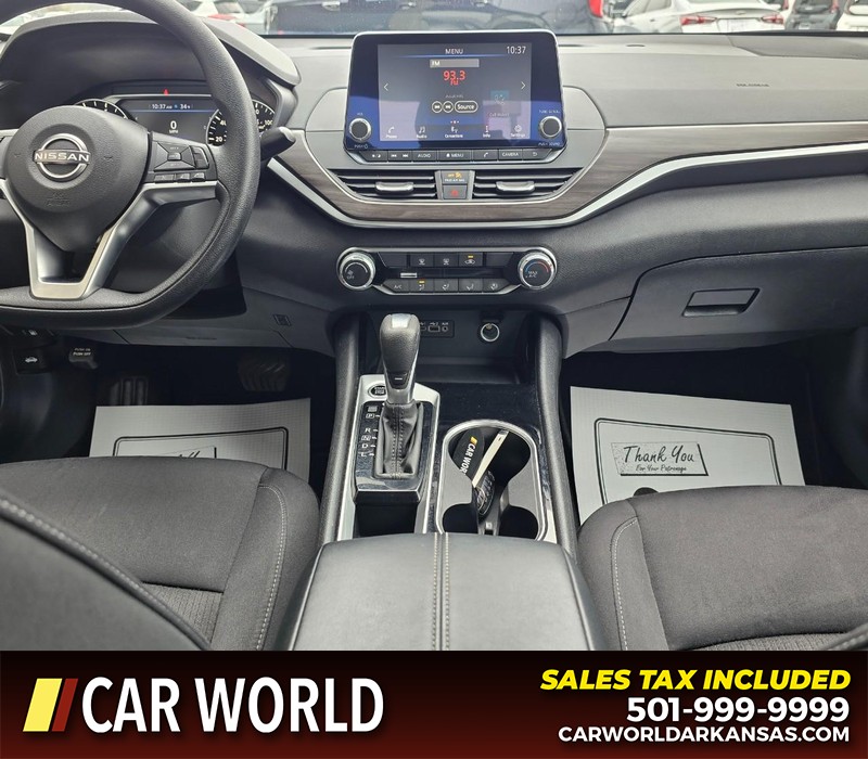 Nissan Altima Vehicle Full-screen Gallery Image 18