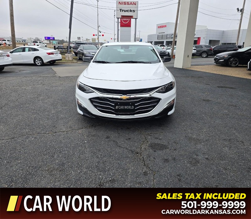 Chevrolet Malibu Vehicle Full-screen Gallery Image 2