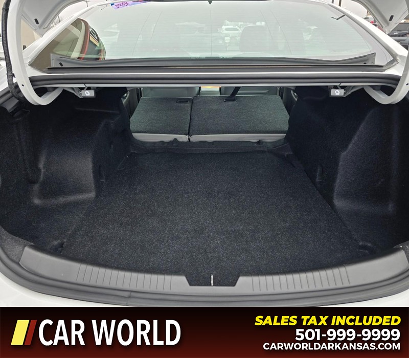 Chevrolet Malibu Vehicle Full-screen Gallery Image 14