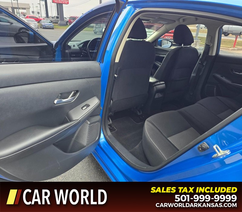 Nissan Sentra Vehicle Full-screen Gallery Image 9