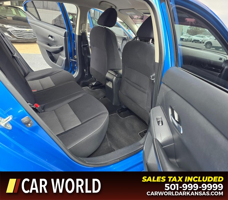 Nissan Sentra Vehicle Full-screen Gallery Image 12