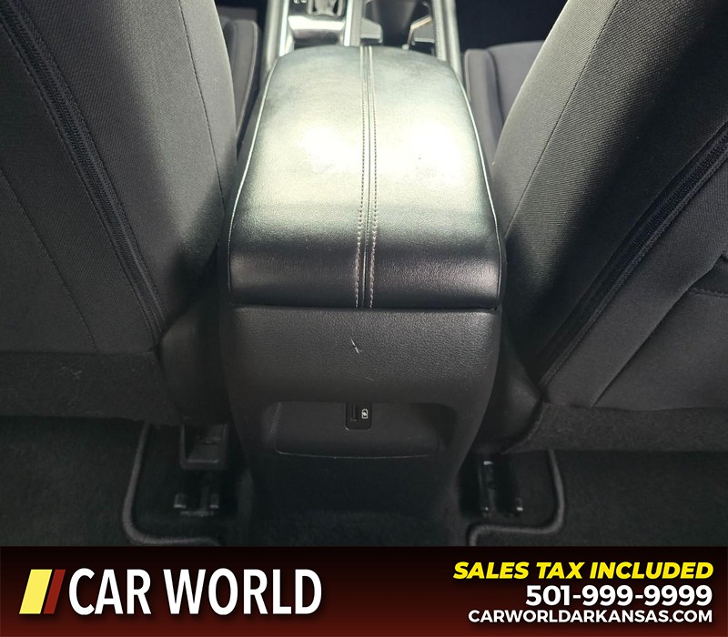 Nissan Sentra Vehicle Full-screen Gallery Image 19