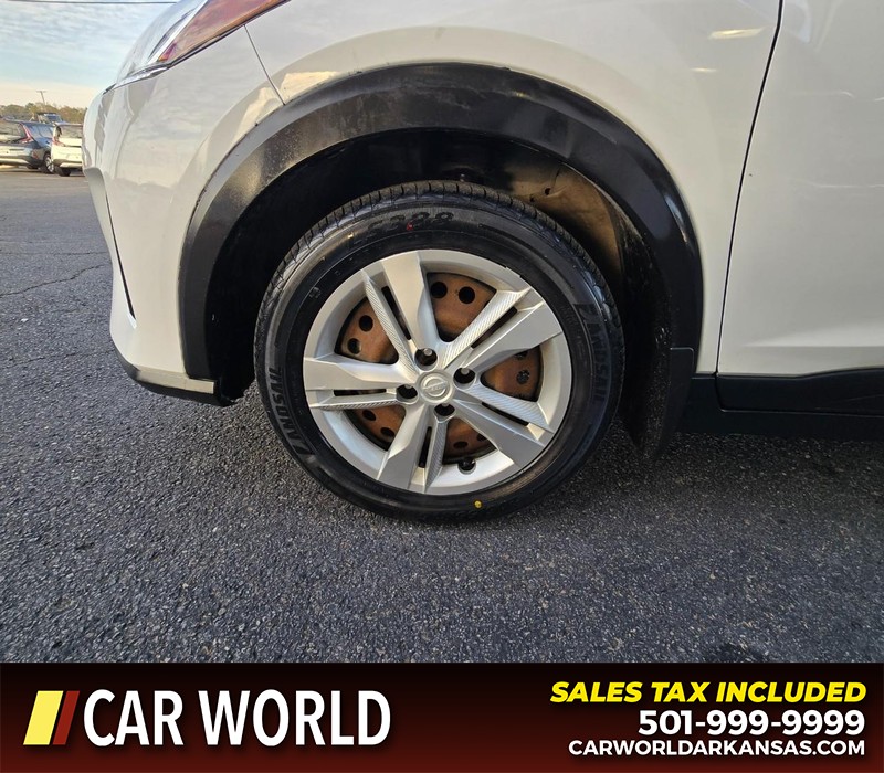 Nissan Kicks Vehicle Full-screen Gallery Image 6