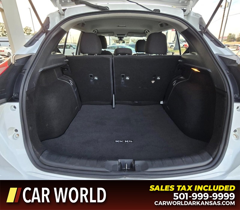 Nissan Kicks Vehicle Full-screen Gallery Image 13