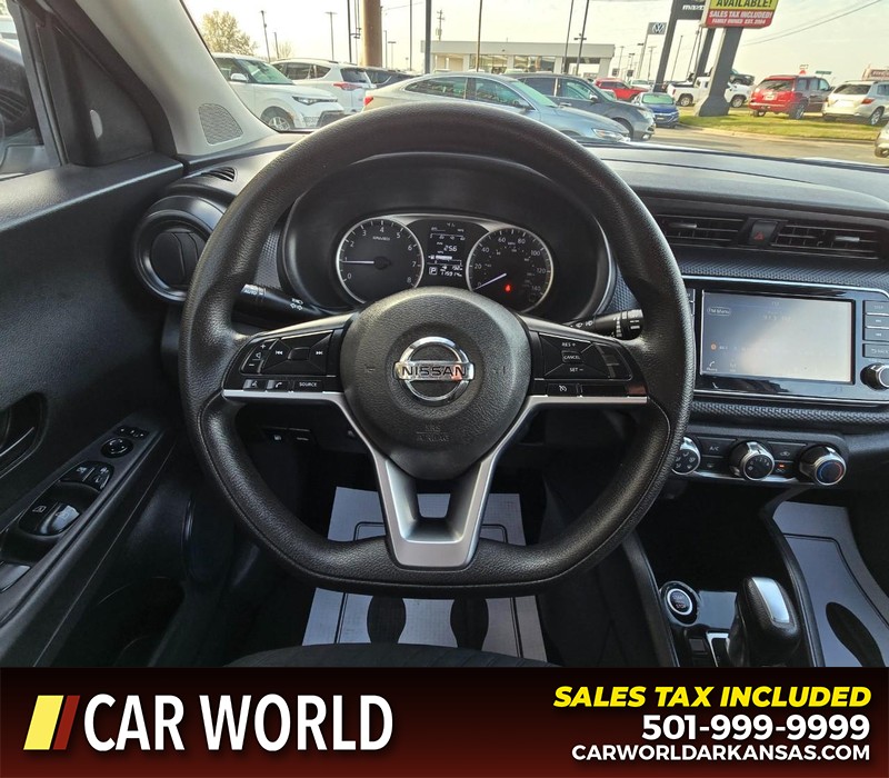 Nissan Kicks Vehicle Full-screen Gallery Image 15