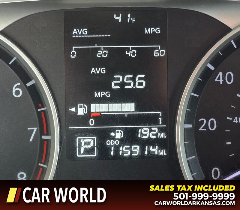 Nissan Kicks Vehicle Full-screen Gallery Image 16