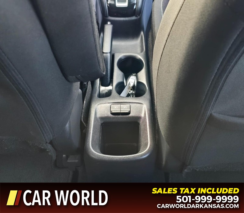 Nissan Kicks Vehicle Full-screen Gallery Image 19