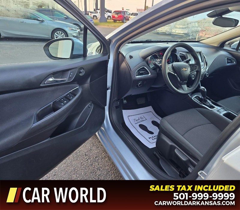 Chevrolet Cruze Vehicle Full-screen Gallery Image 7