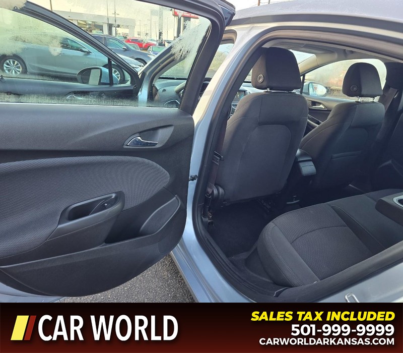 Chevrolet Cruze Vehicle Full-screen Gallery Image 9