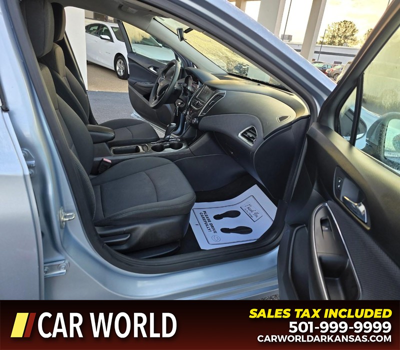 Chevrolet Cruze Vehicle Full-screen Gallery Image 11