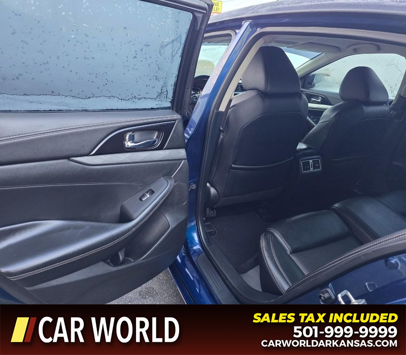 Nissan Maxima Vehicle Full-screen Gallery Image 9