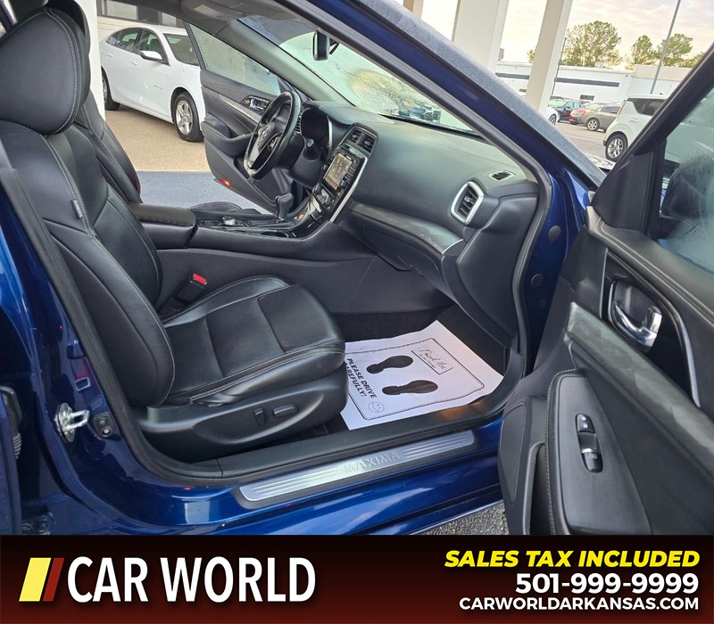 Nissan Maxima Vehicle Full-screen Gallery Image 11