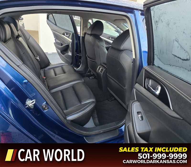 Nissan Maxima Vehicle Full-screen Gallery Image 12