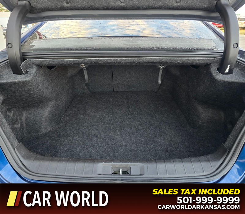 Nissan Maxima Vehicle Full-screen Gallery Image 13