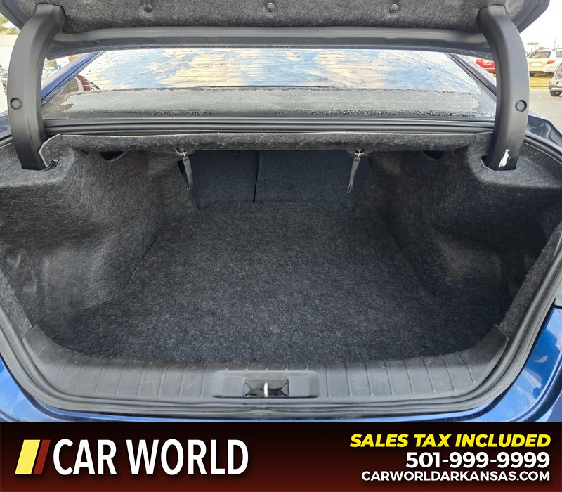 Nissan Maxima Vehicle Full-screen Gallery Image 14