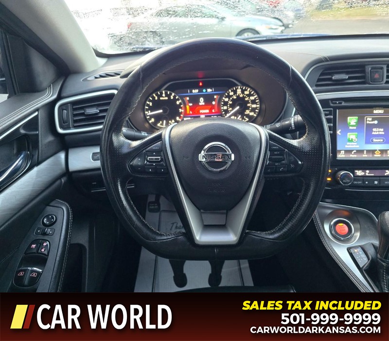 Nissan Maxima Vehicle Full-screen Gallery Image 15