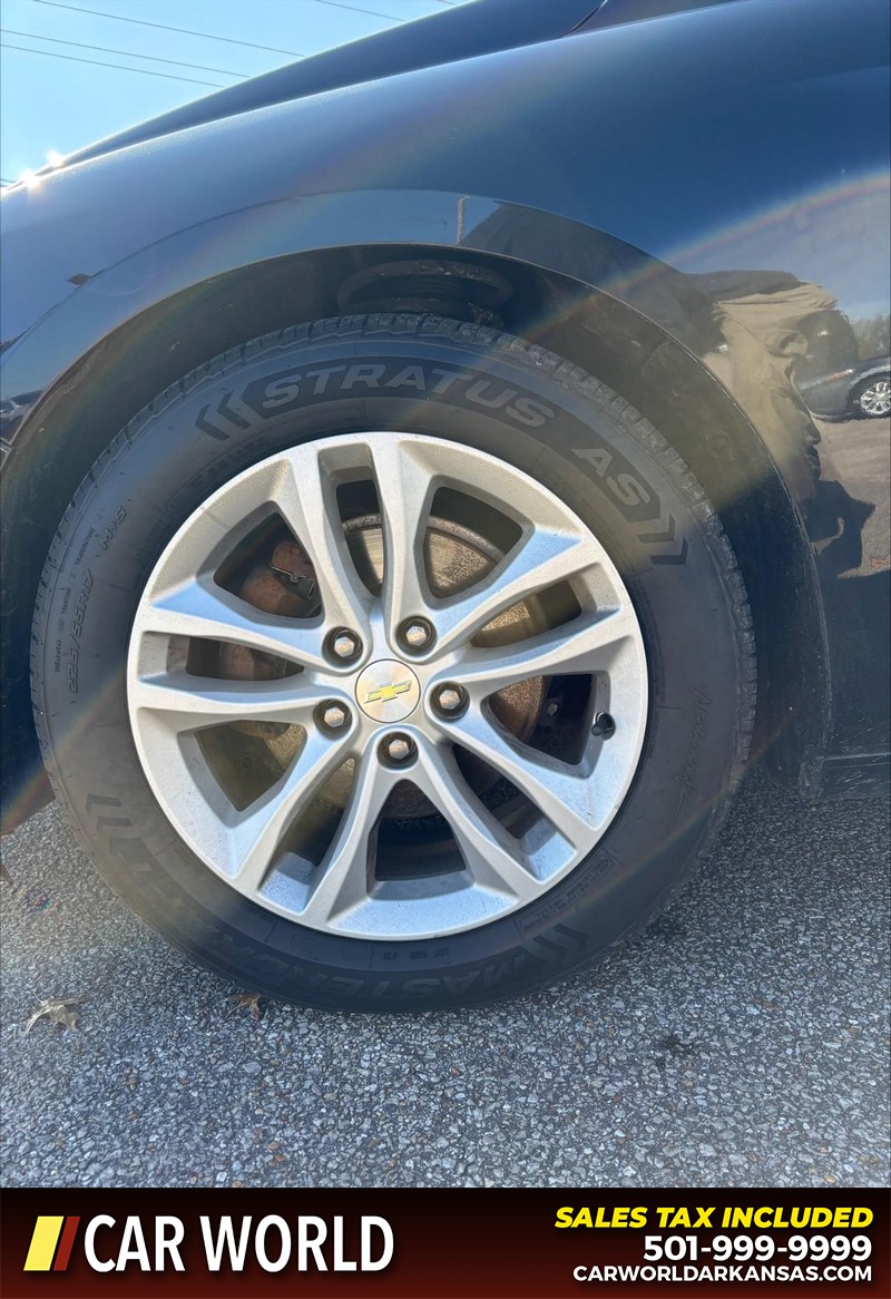 Chevrolet Malibu Vehicle Full-screen Gallery Image 11