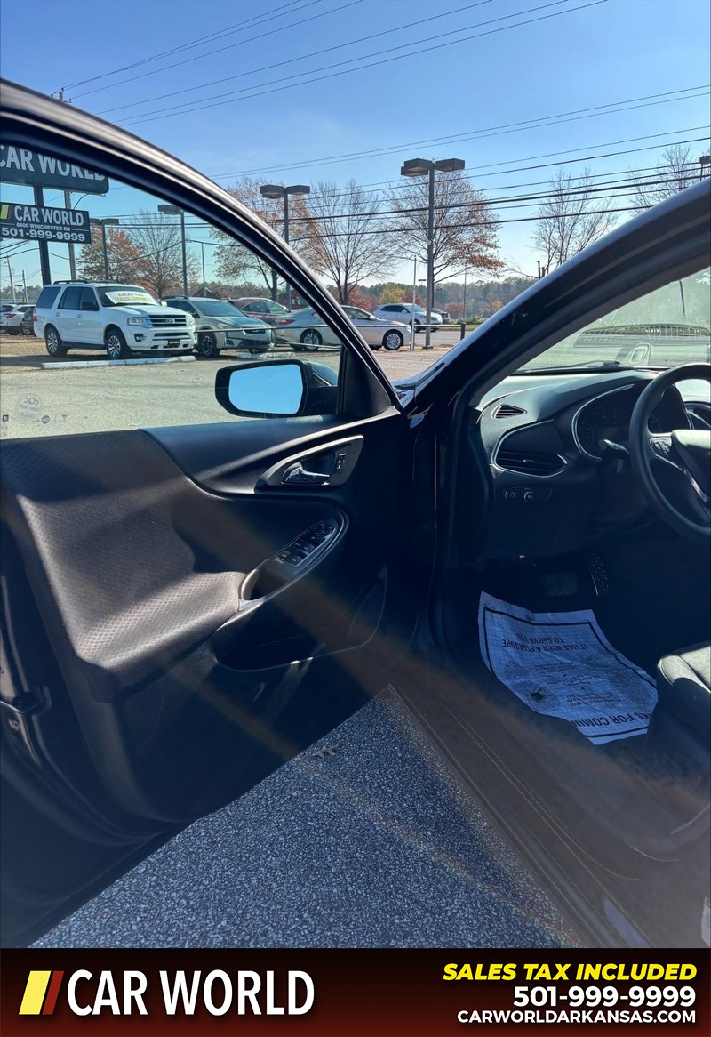 Chevrolet Malibu Vehicle Full-screen Gallery Image 12