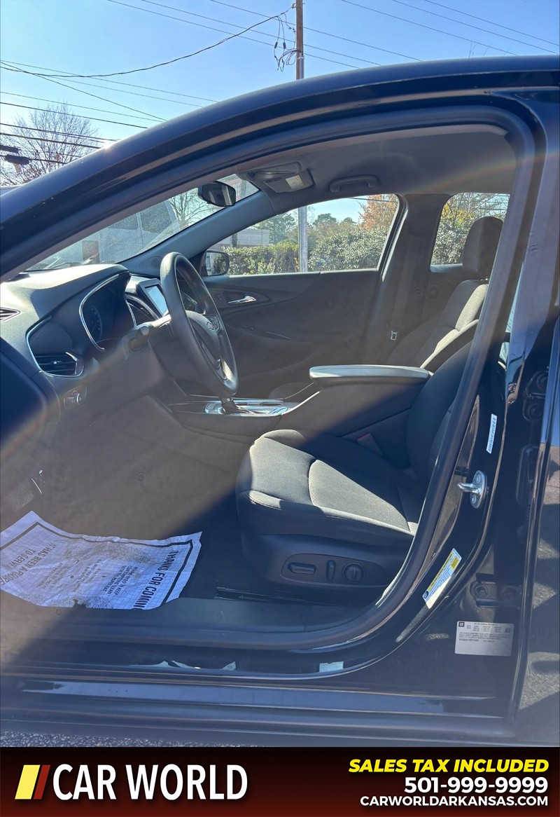 Chevrolet Malibu Vehicle Full-screen Gallery Image 13