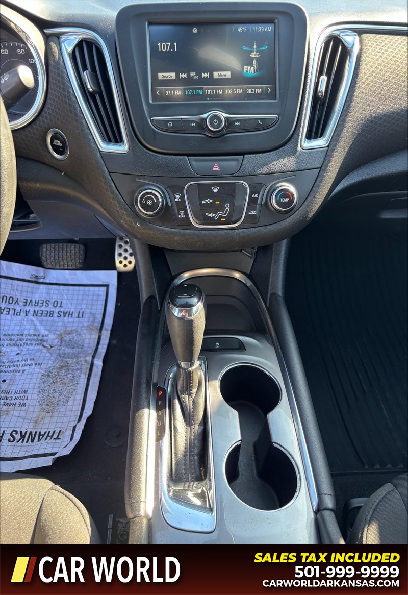 Chevrolet Malibu Vehicle Full-screen Gallery Image 17