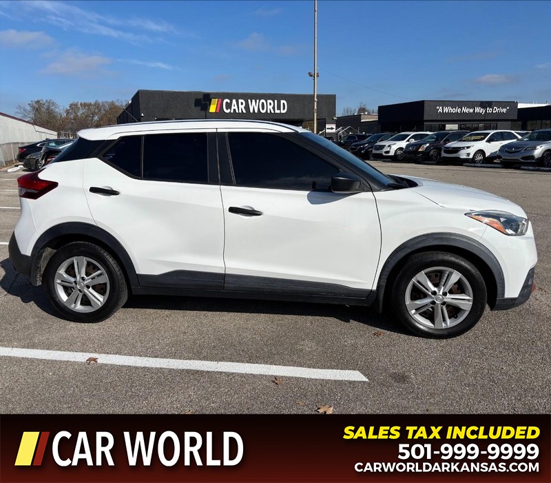 Nissan Kicks Vehicle Full-screen Gallery Image 2