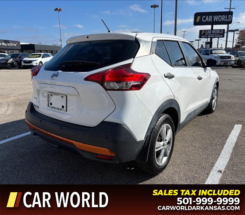 Nissan Kicks Vehicle Full-screen Gallery Image 3