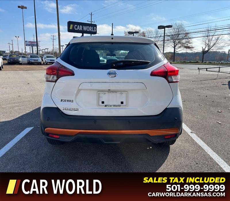 Nissan Kicks Vehicle Full-screen Gallery Image 4