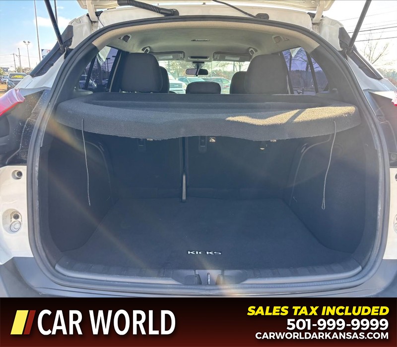 Nissan Kicks Vehicle Full-screen Gallery Image 6