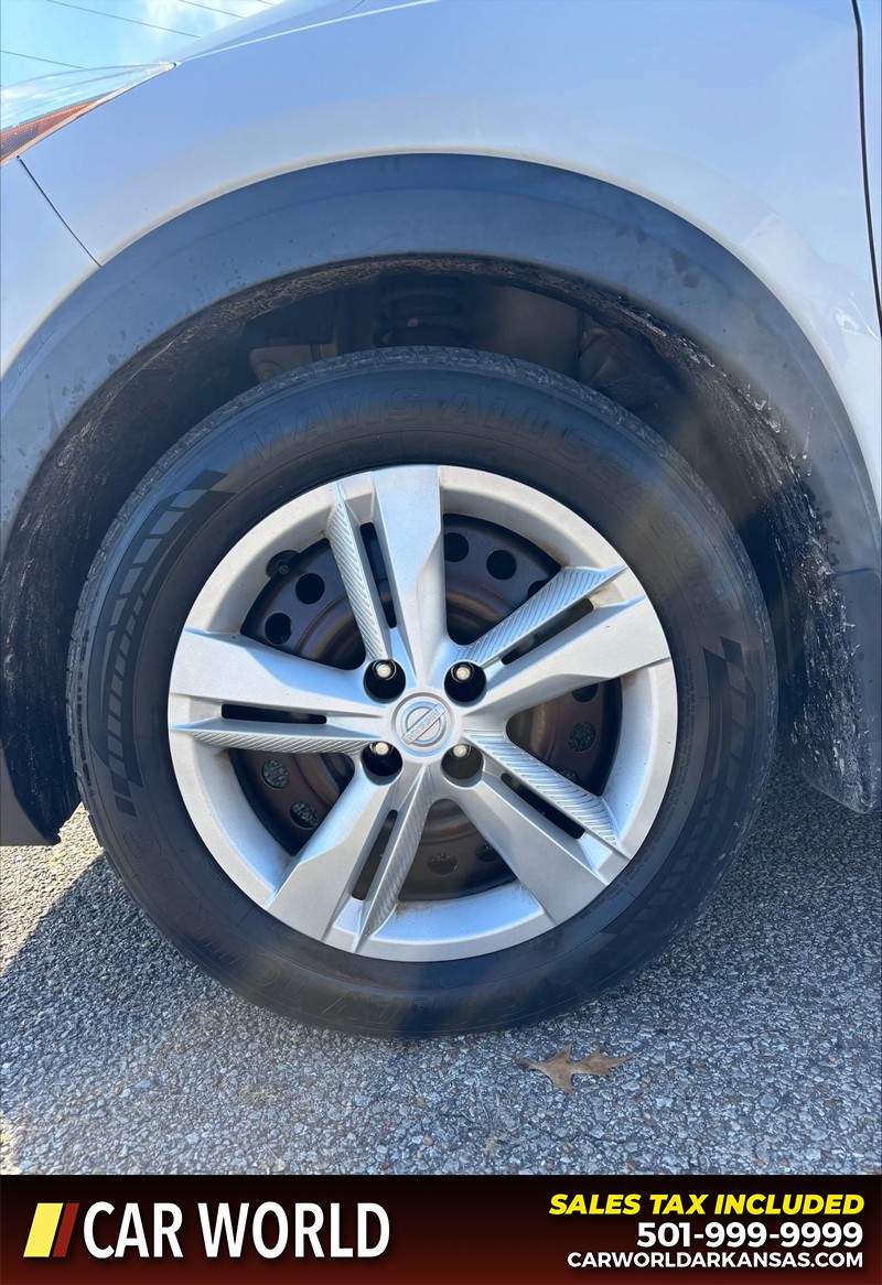 Nissan Kicks Vehicle Full-screen Gallery Image 11