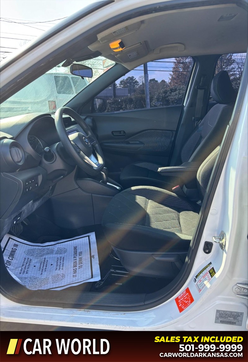 Nissan Kicks Vehicle Full-screen Gallery Image 13