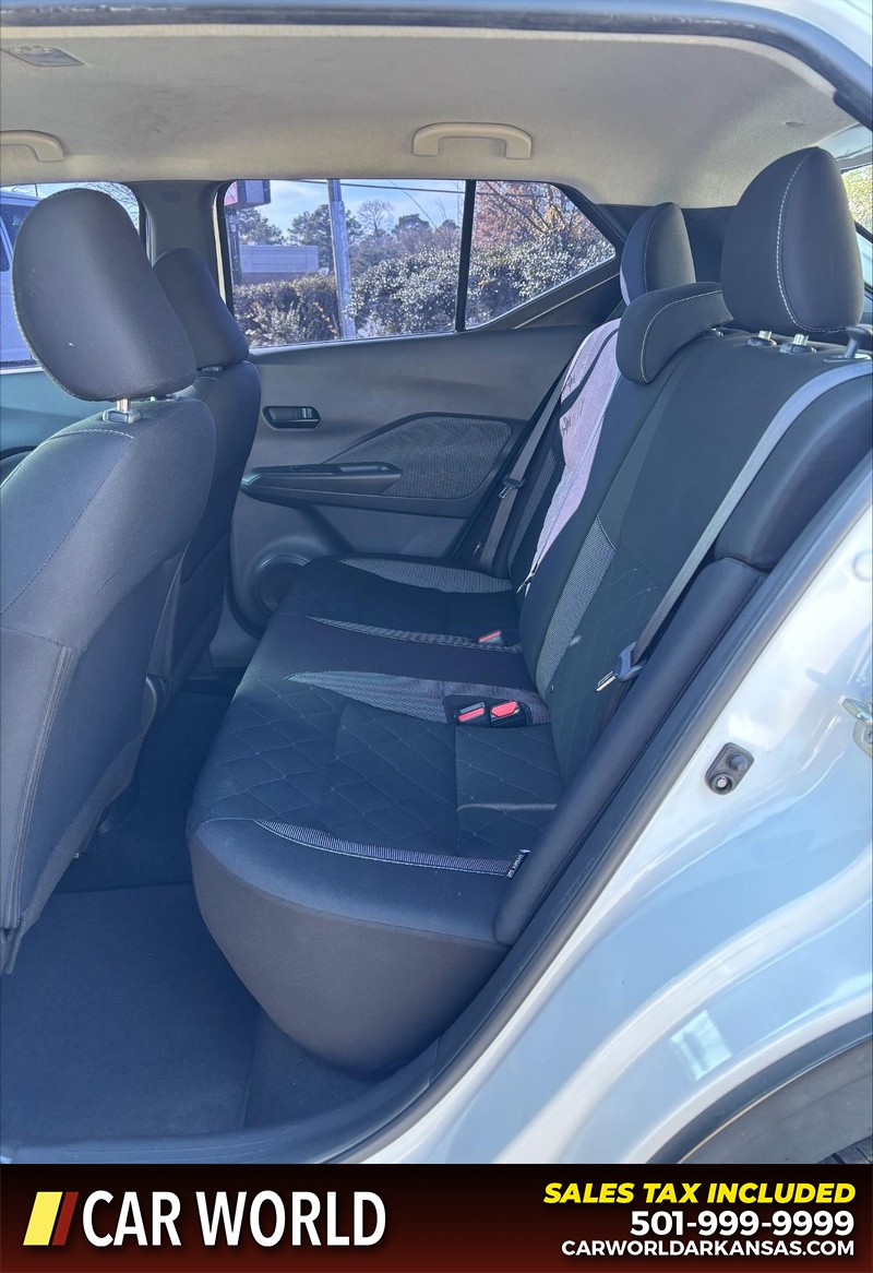 Nissan Kicks Vehicle Full-screen Gallery Image 15