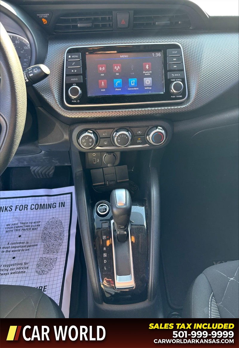 Nissan Kicks Vehicle Full-screen Gallery Image 17