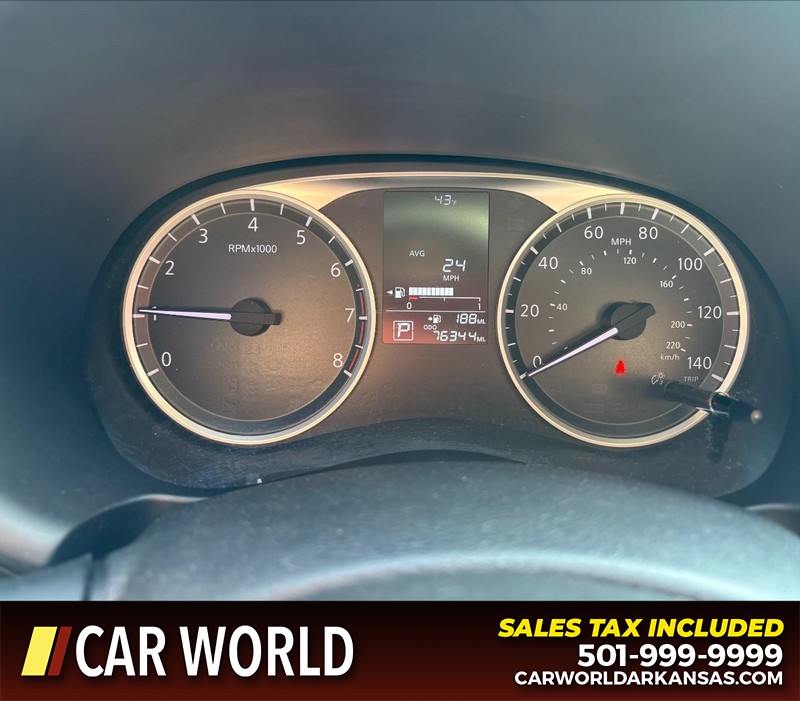 Nissan Kicks Vehicle Full-screen Gallery Image 20