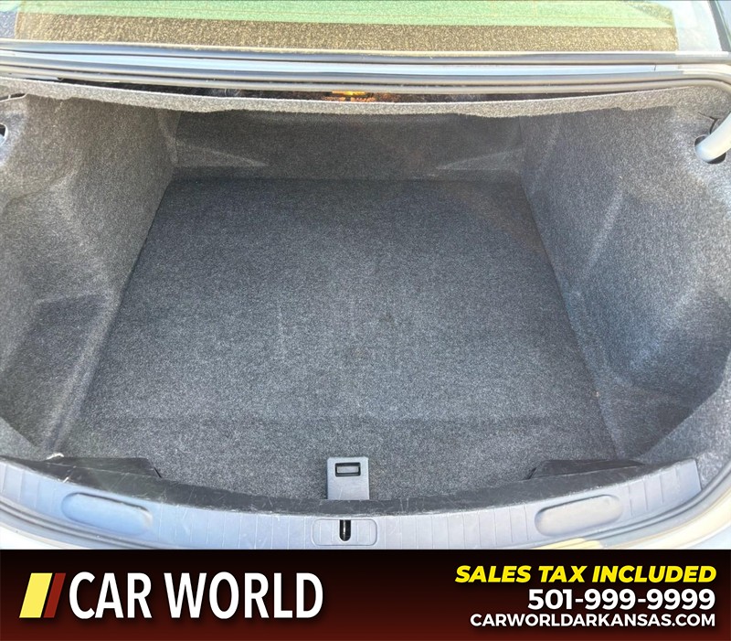 Chevrolet Impala Vehicle Full-screen Gallery Image 6