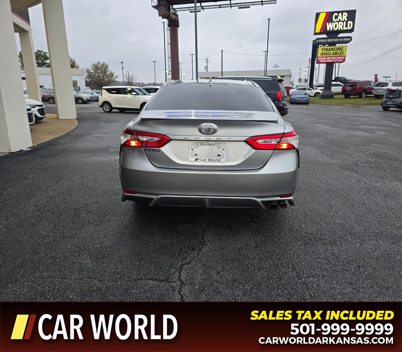 Toyota Camry Vehicle Full-screen Gallery Image 5